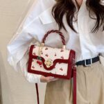 Bolsa de Ombro Quadrada de PU de Alta Qualidade e Moda Feminina, Bolsa de Ombro Multifuncional e Fofa com Estampa de Cereja, Adequada para Compra