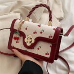 Bolsa de Ombro Quadrada de PU de Alta Qualidade e Moda Feminina, Bolsa de Ombro Multifuncional e Fofa com Estampa de Cereja, Adequada para Compra